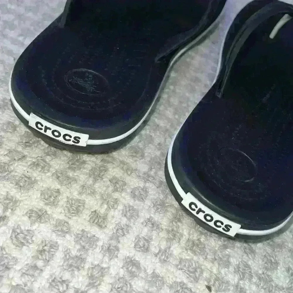 Crocs Crocband Flip Flops Black White Unisex Size M12 W14 Sandals - Picture 2 of 8